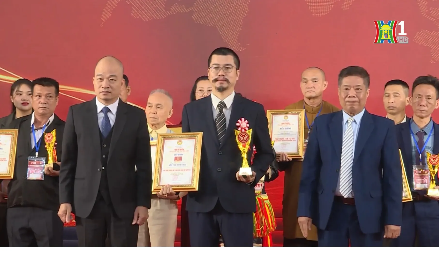 Đông Y Athena nhận Cup thương hiệu nổi tiếng 2026, Lương y Tâm Tài Đức vì sức khỏe nhân dân